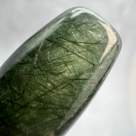 【ガネッシュヒマール産】アクチノライトイン天然ヒマラヤ水晶 樽型ビーズ/Ganesh Himal Actinolite in Himalayan Quartz barrel beads