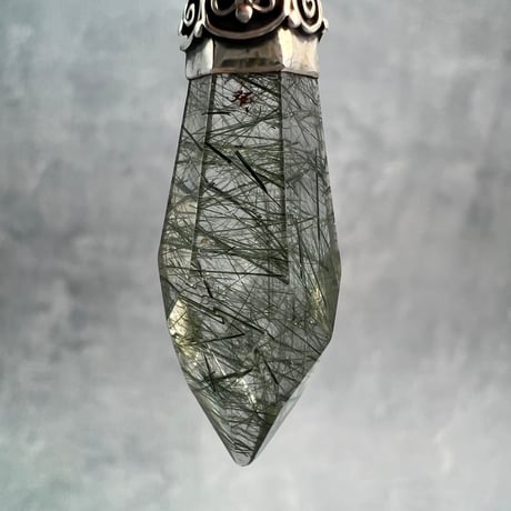 【ガネッシュヒマール産】アクチノライトイン天然ヒマラヤ水晶ペンダントトップ/Ganesh Himal Actinorite in Himalayan Quartz Pendant Top