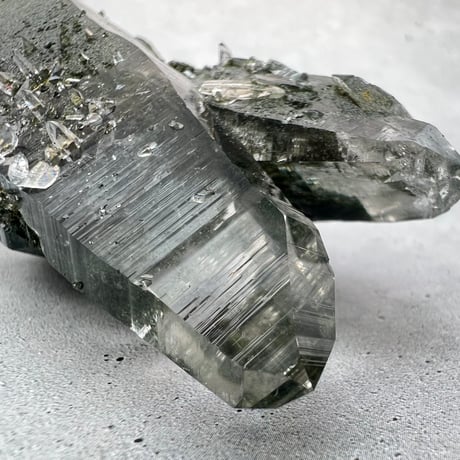 【ガネッシュヒマール産】クローライトイン天然ヒマラヤ水晶 Ganesh Himal Chlorite in Himalayan Quartz