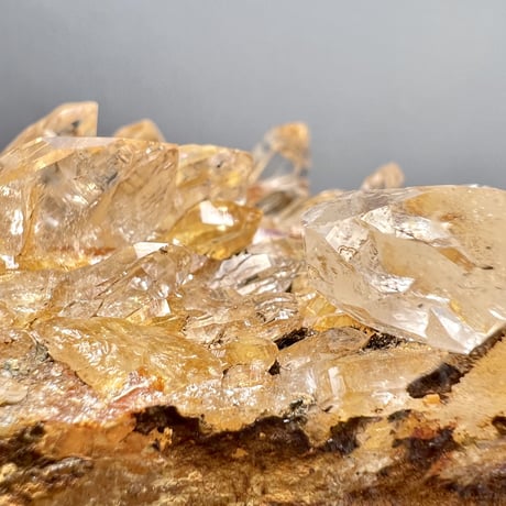 【ガネッシュヒマール産】リモナイトインヒマラヤ水晶クラスター/ Ganesh Himal Limonite in Himalayan Quartz Cluster
