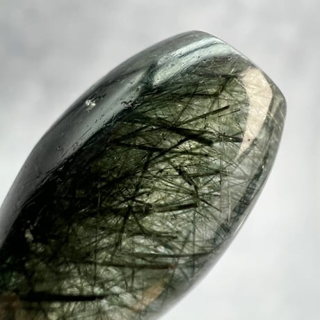 【ガネッシュヒマール産】アクチノライトイン天然ヒマラヤ水晶 樽型ビーズ⑳/Ganesh Himal Actinolite in Himalayan Quartz barrel beads