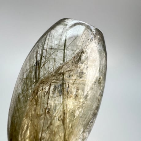 【ガネッシュヒマール産】アクチノライト イン天然ヒマラヤ水晶 樽型ビーズ/Ganesh Himal Actinolite in Himalayan Quartz barrel beads