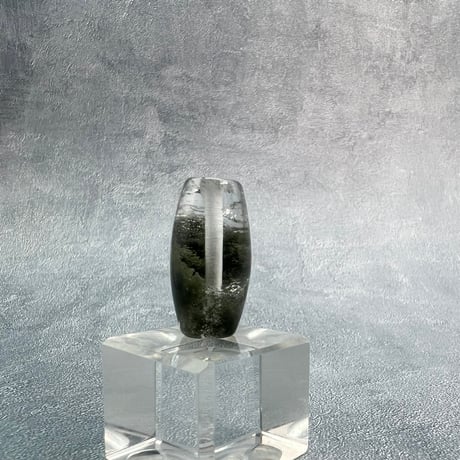 【ガネッシュヒマール産】クローライトイン天然ヒマラヤ水晶 樽型ビーズ⑯/Ganesh Himal Chlorite in Himalayan Quartz barrel beads