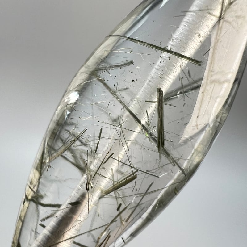 ガネッシュヒマール産】アクチノライトイン天然ヒマラヤ水晶 樽型