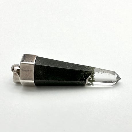 【ガネッシュヒマール産】天然クローライトインヒマラヤ水晶ペンダントトップ/Ganesh Himal Chlorite in Himalayan Quartz Pendant Top