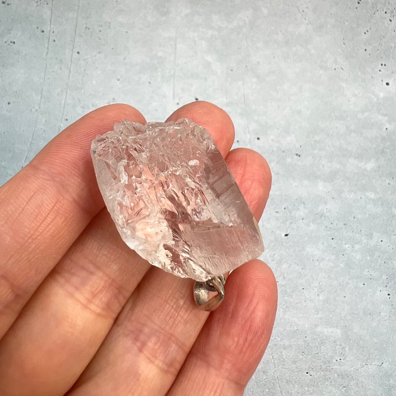 カイラス産】天然ヒマラヤ水晶バチカン付きペンダントトップ③