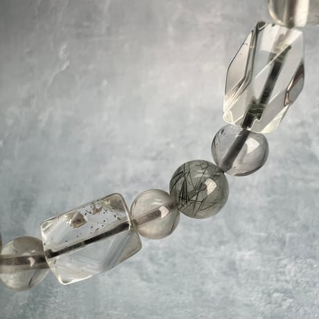 【デザインブレスレット】カイラス産×ガネッシュヒマール産ヒマラヤ水晶ビーズ/Kailash×Ganesh Himal Actinolite in Himalayan Quartz