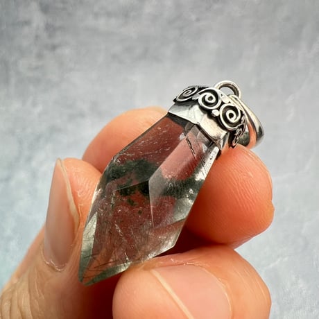 【ガネッシュヒマール産】アクチノライト&クローライト天然ヒマラヤ水晶ペンダントトップ①/Ganesh Himal Actinorite in Himalayan Quartz Pendant Top