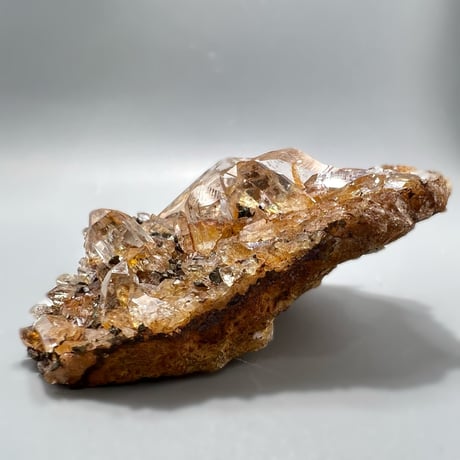 【ガネッシュヒマール産】リモナイトインヒマラヤ水晶クラスター/ Ganesh Himal Limonite in Himalayan Quartz Cluster