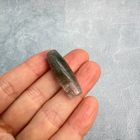 【ガネッシュヒマール産】アクチノライトイン天然ヒマラヤ水晶 樽型ビーズ⑪/Ganesh Himal Actinolite in Himalayan Quartz barrel beads