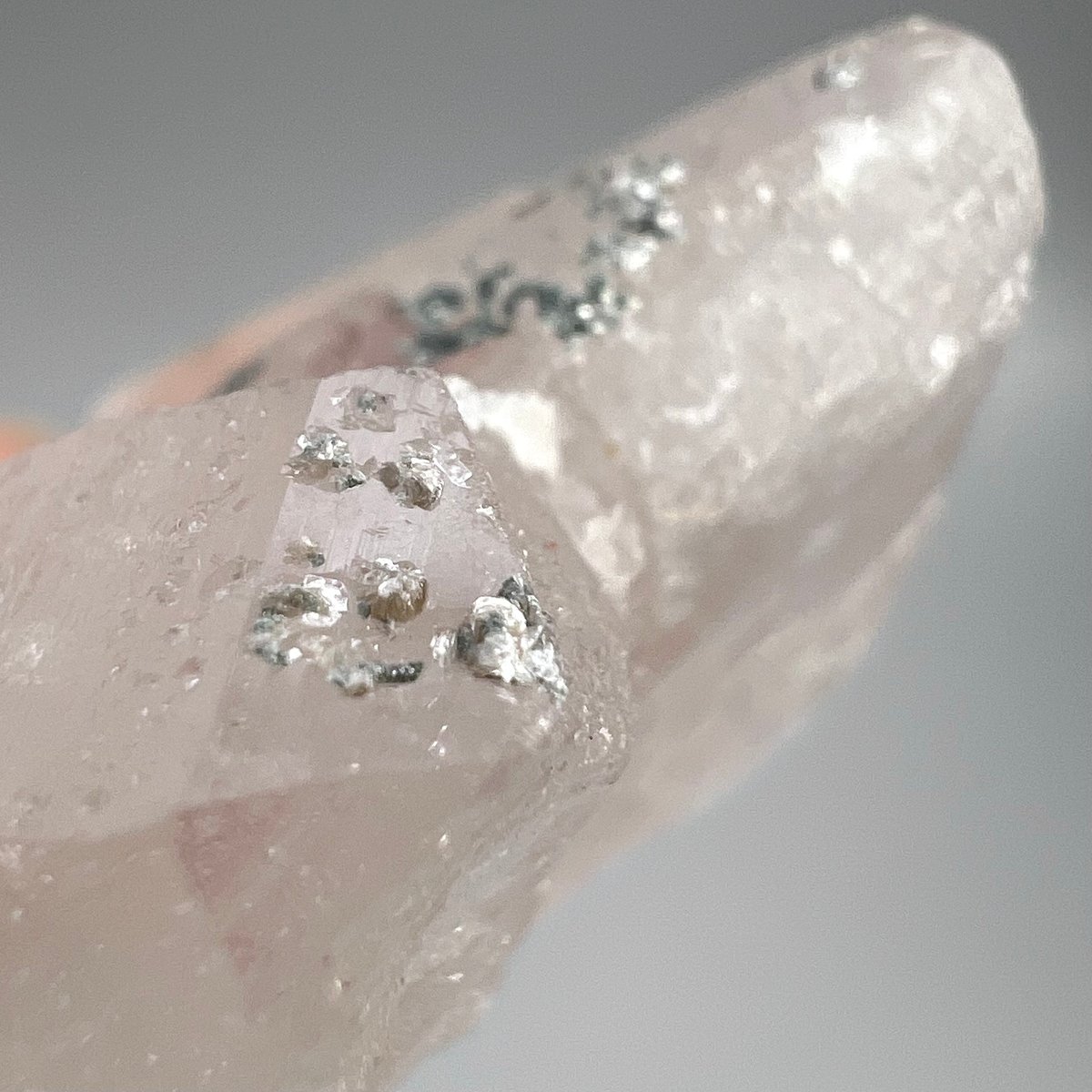 チベット　カイラス水晶　カイラスクォーツ　525g ヒマラヤ　サマーセール 禁断の神域水晶】◇ヒマラヤ山脈・チベット最奥の聖なる頂が生ん