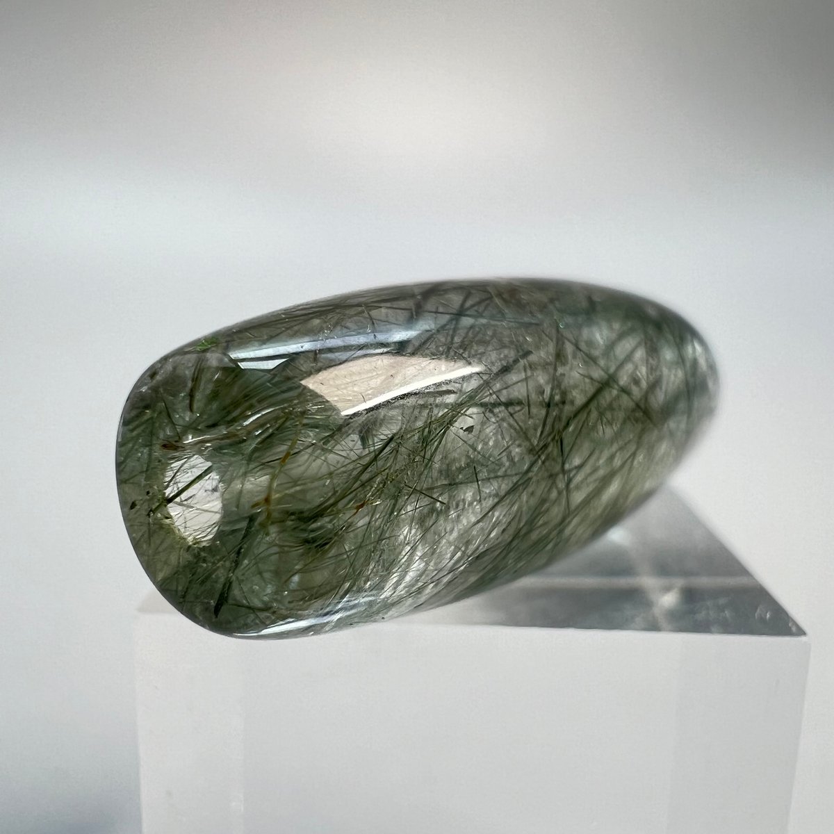 ガネッシュヒマール産】アクチノライトイン天然ヒマラヤ水晶 樽型