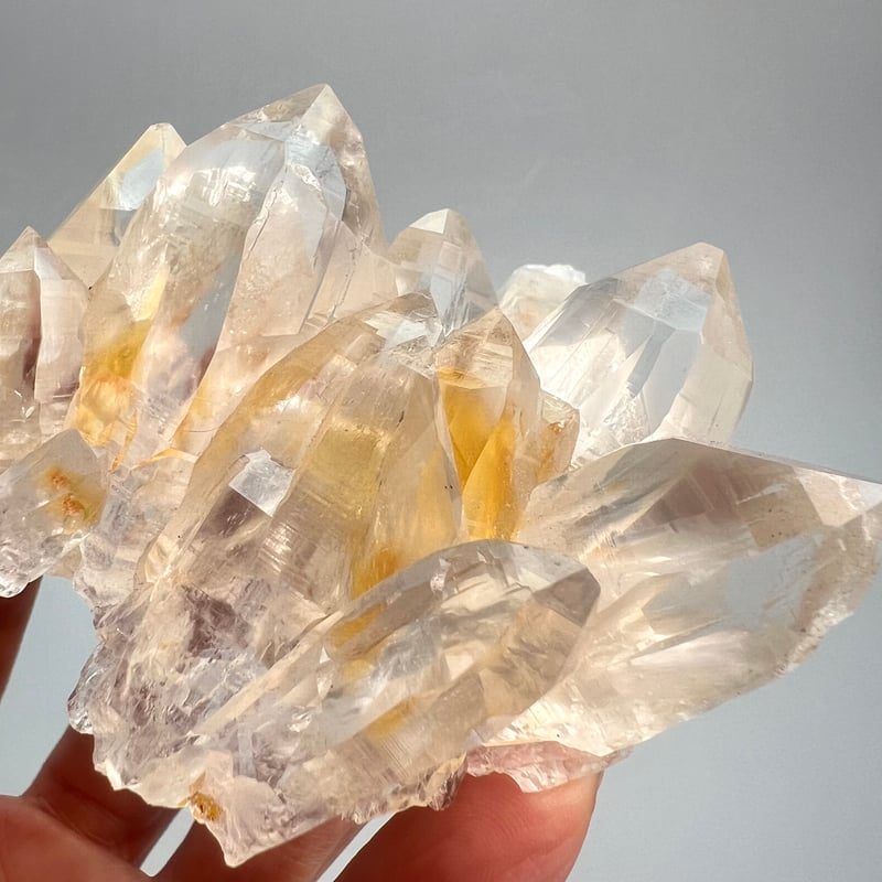 【匿名配送】リモナイト入り水晶クラスター 匿名配送】リモナイト入り水晶クラスター