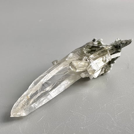 【ガネッシュヒマール産】アクチノライト&クローライトイン天然ヒマラヤ水晶ミニポイント"UU"/Ganesh Himal Actinolite&Chlorite in Himalayan Quartz