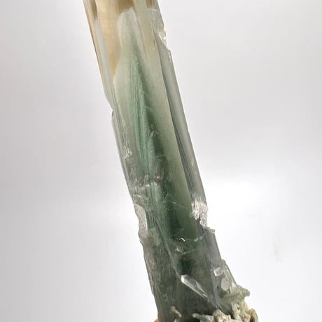 マダガスカル産クローライトインクォーツ/Madagascar Chlorite in Quartz