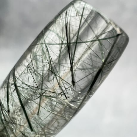 【ガネッシュヒマール産】アクチノライト&クローライトイン天然ヒマラヤ水晶 樽型ビーズ⑱/Ganesh Himal Actinolite&Chlorite in barrel beads