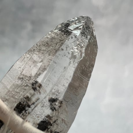 【カイラス産】天然ヒマラヤ水晶革紐付きペンダント/Kailash Himalayan Quartz Pendant