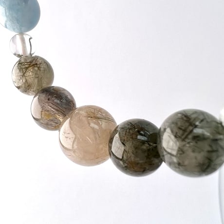 アクアマリン+ガネッシュヒマール産アクチノライト&クローライトインヒマラヤ水晶デザインブレスレット/Aquamarine+Ganesh Himal Actinolite&Chlorite in