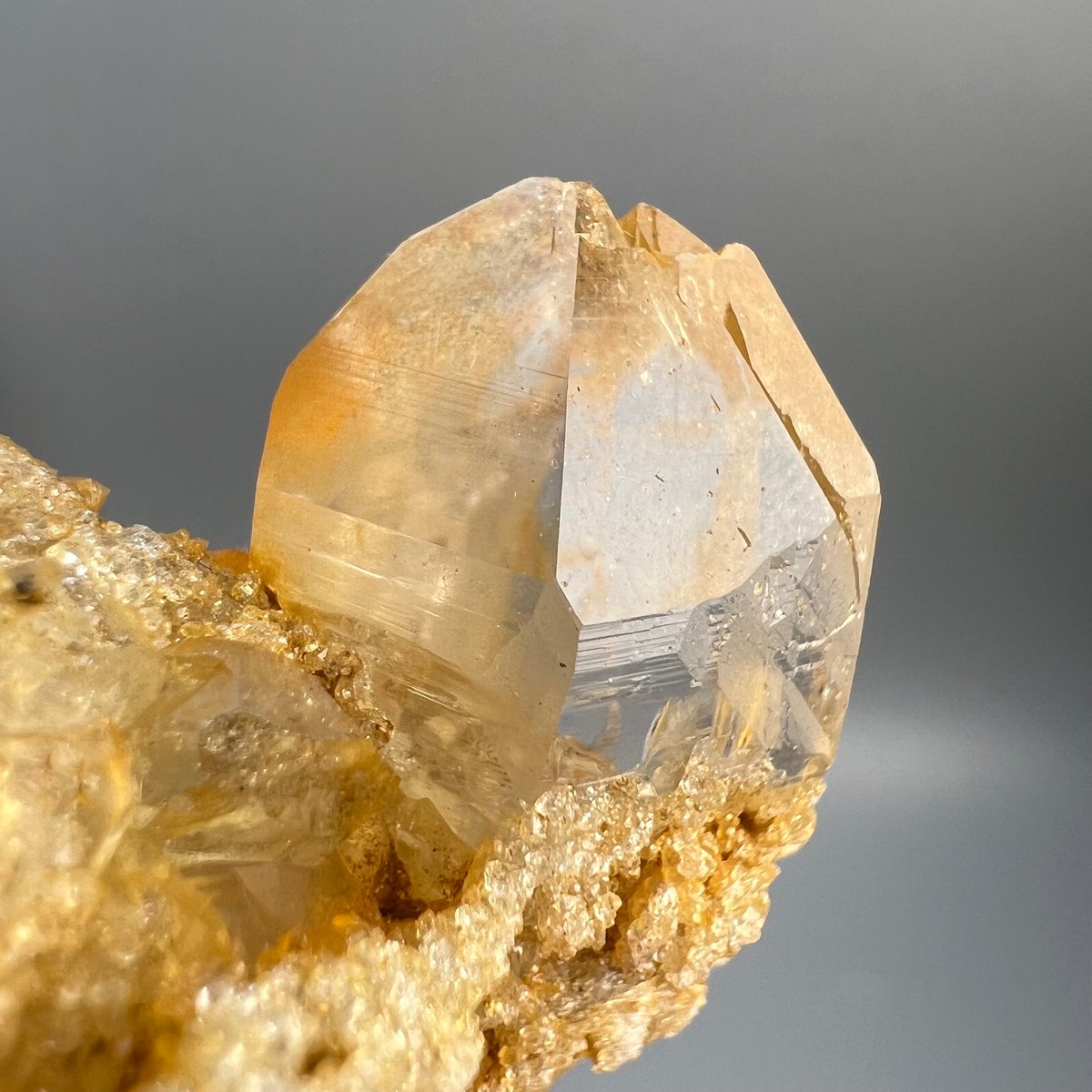 ガネッシュヒマール産】リモナイトインヒマラヤ水晶 クラスター ガネッシュヒマール産】リモナイトインヒマラヤ水晶 クラスター