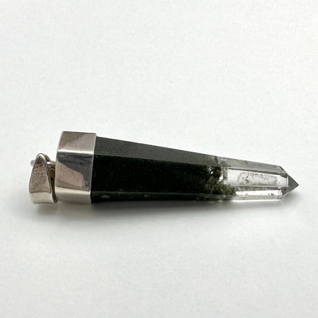 【ガネッシュヒマール産】天然クローライトインヒマラヤ水晶ペンダントトップ/Ganesh Himal Chlorite in Himalayan Quartz Pendant Top