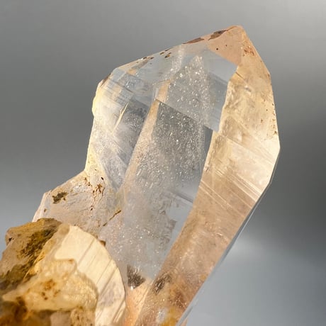 【ガネッシュヒマール産】リモナイトインヒマラヤ水晶 クラスター/Ganesh Himal Limonite in Himalayan Quartz Cluster