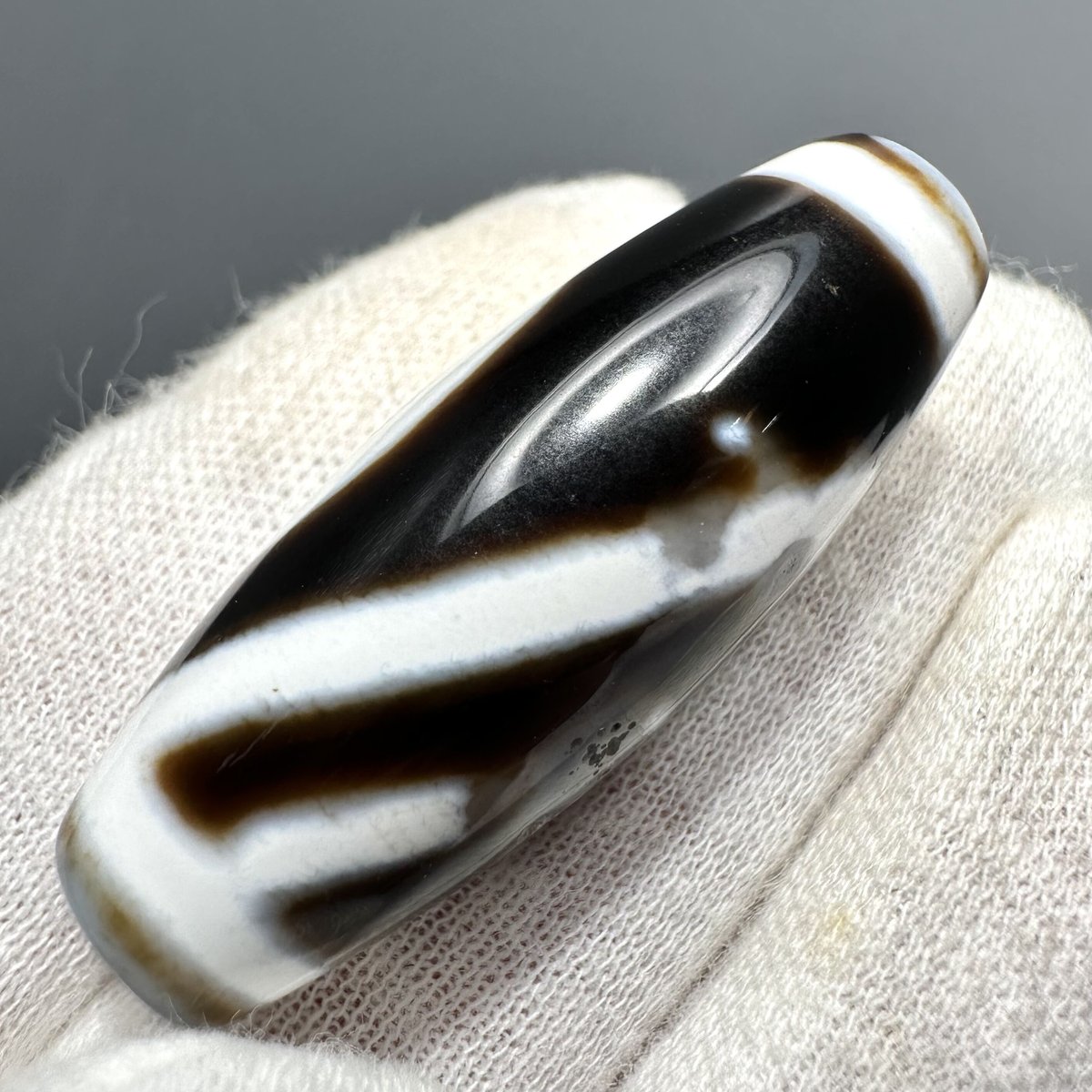 843　真っ黒　天珠　貴重　珍品　　dzibeads！ 374天珠 天地天珠 風化型 貴重 珍品 dzibeads！ 843 真っ黒 天珠