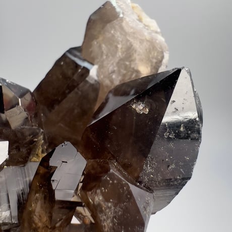 【ガウリシャンカール産】天然ヒマラヤスモーキークォーツクラスター GauriShankar Himalayan Smoky Quartz Cluster
