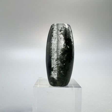 【ガネッシュヒマール産】ガネッシュヒマール産クローライトイン天然ヒマラヤ水晶 樽型ビーズ/Ganesh Himal Chlorite in Himalayan Quartz barrel beads