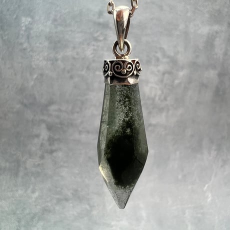 【ガネッシュヒマール産】アクチノライト&クローライト天然ヒマラヤ水晶ペンダントトップ⑥/Ganesh Himal Actinorite in Himalayan Quartz Pendant Top