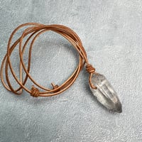 【カイラス産】天然ヒマラヤ水晶革紐付きペンダント/Kailash Himalayan Quartz Pendant