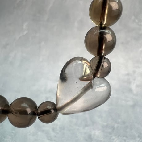 【ガウリシャンカール産】天然ヒマラヤスモーキークォーツ"ハート"デザインブレスレット①/GauriShankar Himalayan Smoky Quartz "Heart" Bracelet