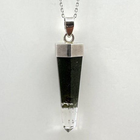 【ガネッシュヒマール産】天然クローライトインヒマラヤ水晶ペンダントトップ/Ganesh Himal Chlorite in Himalayan Quartz Pendant Top
