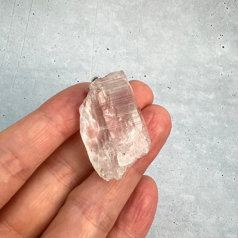 カイラス産】天然ヒマラヤ水晶バチカン付きペンダントトップ③