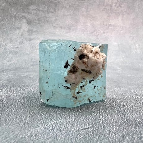 ネパール産【ヒマラヤアクアマリン】原石/Nepal Himalayan Aquamarine
