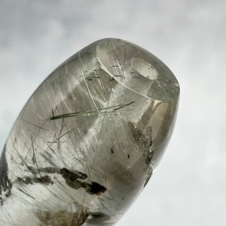 【ガネッシュヒマール産】アクチノライト&クローライトイン天然ヒマラヤ水晶 樽型ビーズ/Ganesh Himal Actinolite&Chlorite in barrel beads