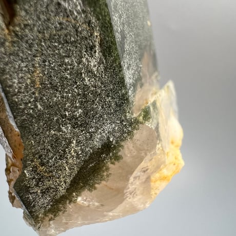 【ガネッシュヒマール産】クローライト イン ヒマラヤ水晶/GaneshHimal Chlorite&Albite in Himalayan Quartz