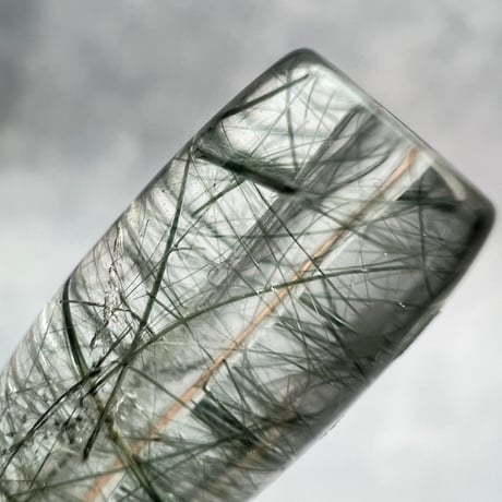 【ガネッシュヒマール産】アクチノライト&クローライトイン天然ヒマラヤ水晶 樽型ビーズ⑱/Ganesh Himal Actinolite&Chlorite in barrel beads