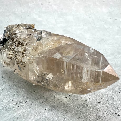 【ガネッシュヒマール産】ヘマタイト イン天然ヒマラヤ水晶/Ganesh Himal Hematite in Himalayan Quartz