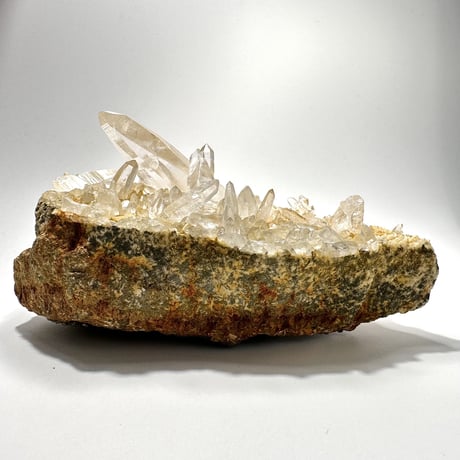 ガネッシュヒマール産リモナイトインヒマラヤ水晶クラスター  Ganesh Himal Limonite in Himalayan Quartz Cluster