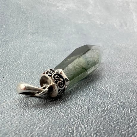 【ガネッシュヒマール産】アクチノライト&クローライト天然ヒマラヤ水晶ペンダントトップ⑥/Ganesh Himal Actinorite in Himalayan Quartz Pendant Top