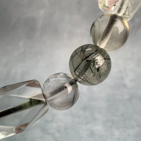 【デザインブレスレット】カイラス産×ガネッシュヒマール産ヒマラヤ水晶ビーズ/Kailash×Ganesh Himal Actinolite in Himalayan Quartz