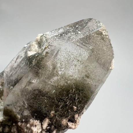 大特価【ガネッシュヒマール産】クローライトイン天然ヒマラヤ水晶/Ganesh Himal Chlorite in Himalayan Quartz