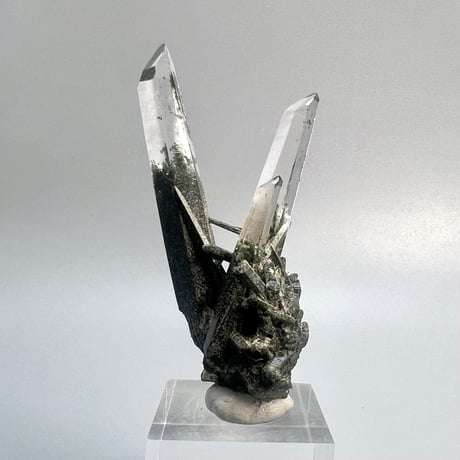 【ガネッシュヒマール産】クローライトイン天然ヒマラヤ水晶ミニクラスター/Ganesh Himal  Chlorite in Himalayan Quartz Mini Cluster