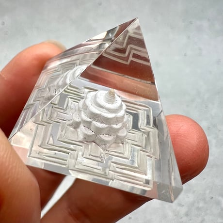 【ガネッシュヒマール産】天然ヒマラヤ水晶ピラミッド "シュリヤントラ"②/Ganesh Himal Himalayan Quartz Pyramid " Shri Yantra"