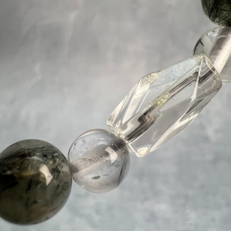 【デザインブレスレット】カイラス産×ガネッシュヒマール産ヒマラヤ水晶ビーズ/Kailash×Ganesh Himal Actinolite in Himalayan Quartz
