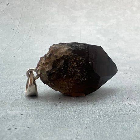 【ガウリシャンカール産】天然ヒマラヤスモーキークォーツ バチカン付きペンダントトップ/Gaurishankar HimalayanSmoky Silver925 pendant top