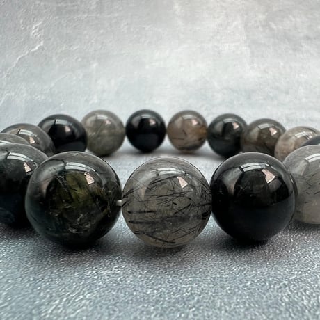 【ガネッシュヒマール産】アクチノライトイン天然ヒマラヤ水晶ブレスレット(グレーブラック系)/Ganesh Himal Actinorite in Himalayan Quartz Bracelet