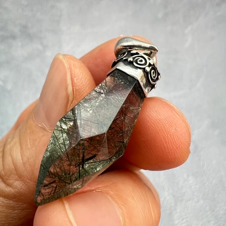 【ガネッシュヒマール産】アクチノライトイン天然ヒマラヤ水晶ペンダントトップ④/Ganesh Himal Actinorite in Himalayan Quartz Pendant Top