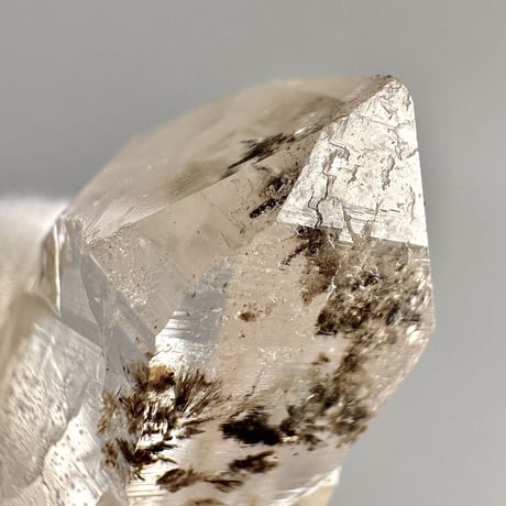 【ガネッシュヒマール産】バイオタイトイン天然ヒマラヤ水晶ミニポイント"GG"/Ganesh Himal Biotite in Himalayan Quartz Mini Point