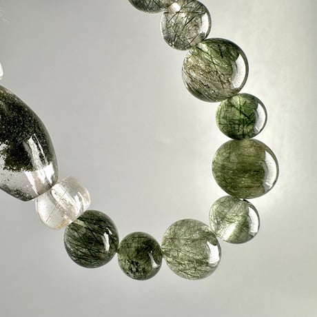 【デザインブレスレット】ガネッシュヒマール産クローライト&アクチノライトイン天然ヒマラヤ水晶/Ganesh Himal Chlorite&Actinolite in Himalayan